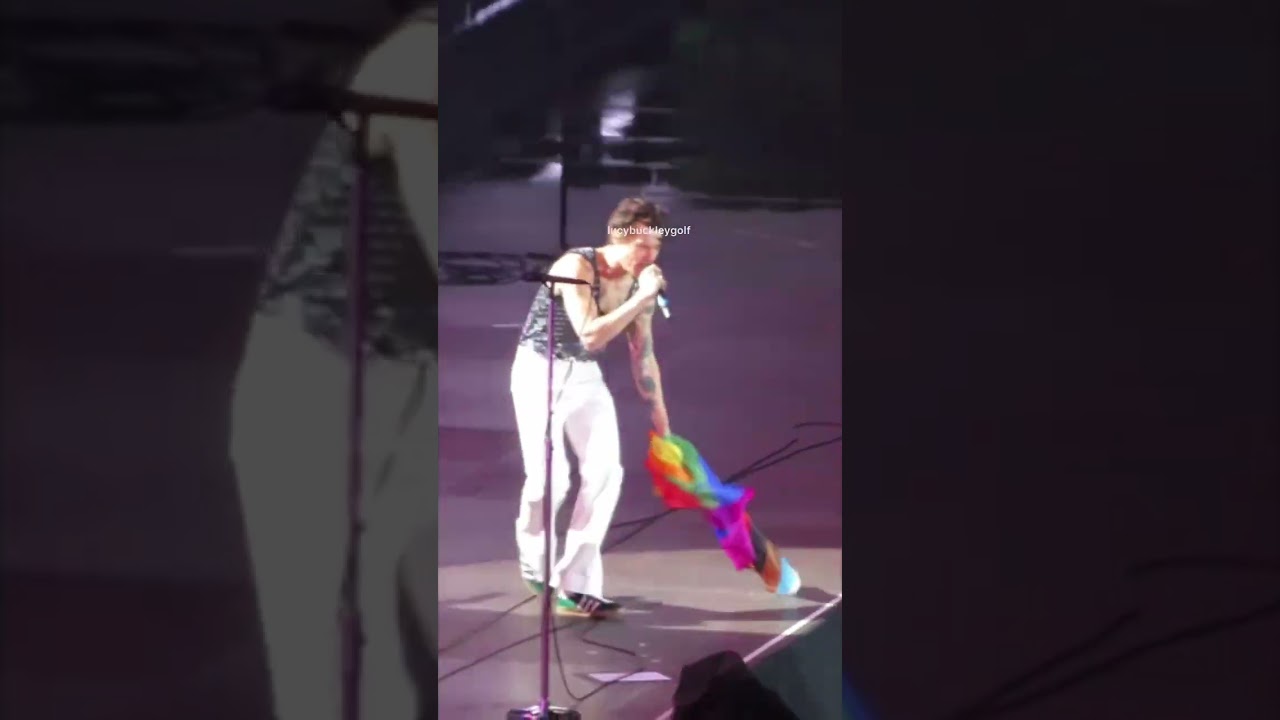 Harry Styles Treat People With Kindness-Love On Tour Wembley N2-WAIT FOR IT #harrystyles #loveontour