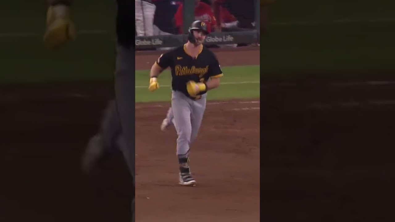 Spencer Horwitz clubs his second long ball of the night!