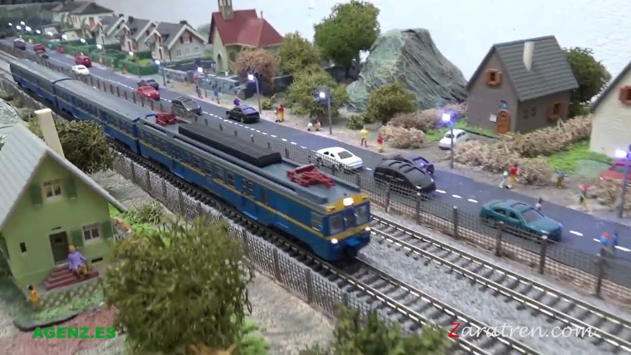 Automotor serie UT440, D Sonido, RENFE, Época IV, Escala N  Marca Arnold, Ref HN2440S