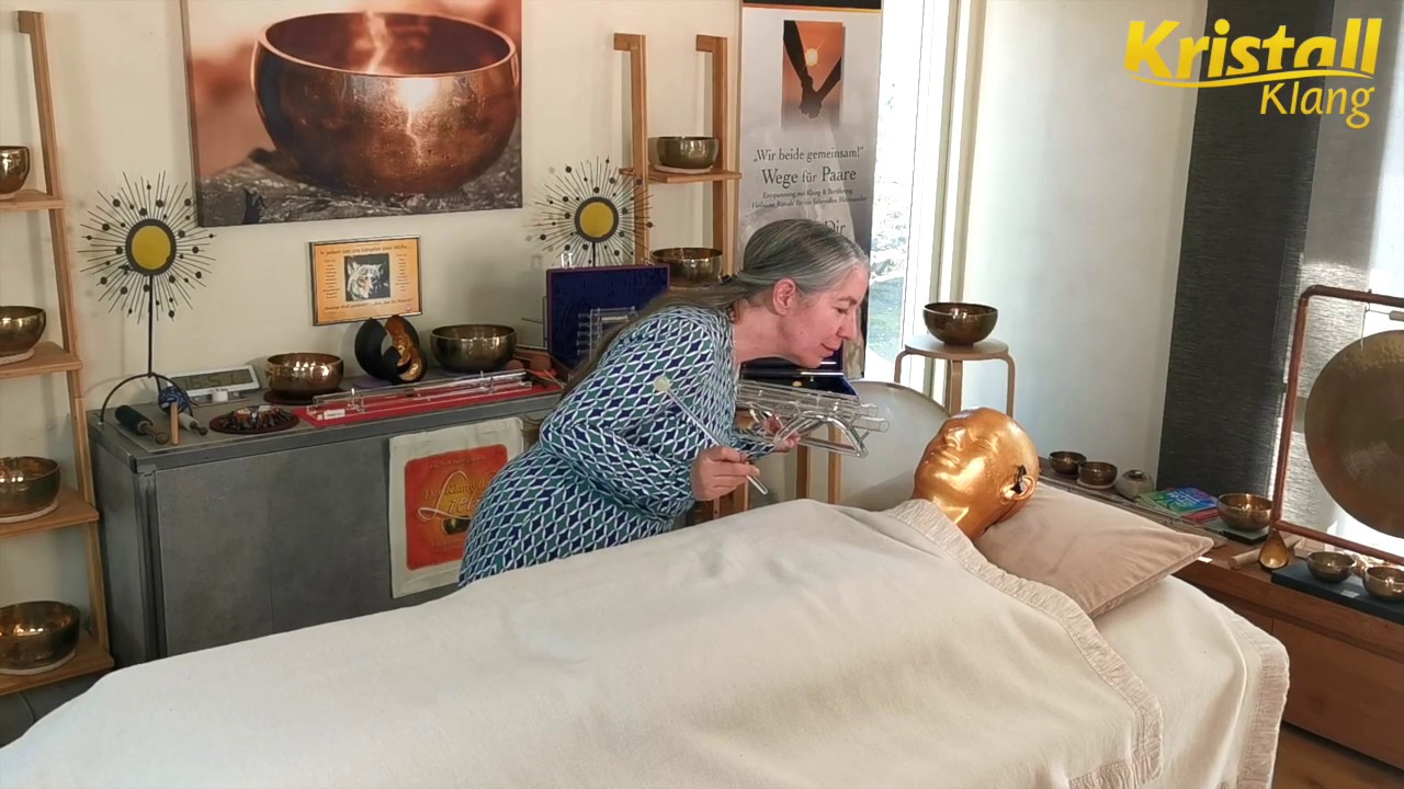 Klangbehandlung mit der Therapie Kristallpentonia von Martina Stocker "Der Klangweberin"