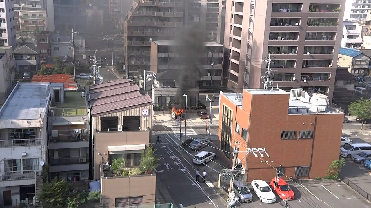 車炎上！