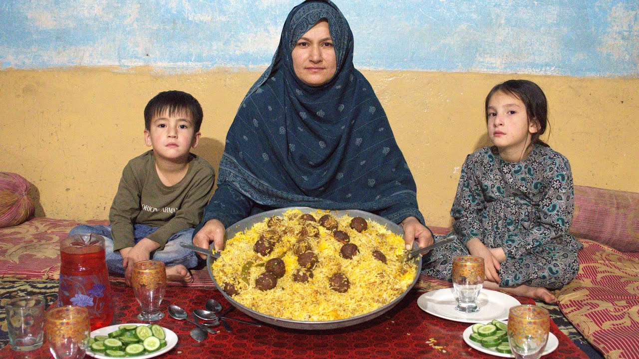 Easy & Quick Chicken Kofta Biryani | How This Family Lives In Mountain Village Of Northern Pakistan