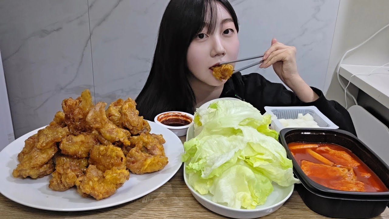 [ASMR] 🍯교촌 허니순살 치킨X떡볶이 단짠폭발 먹방 Kyochon Honey Boneless Chicken & Tteokbokki Sweet & Spicy Mukbang