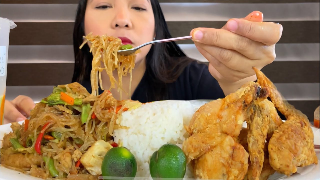 PANCIT SOTANGHON AT FRIED CHICKEN