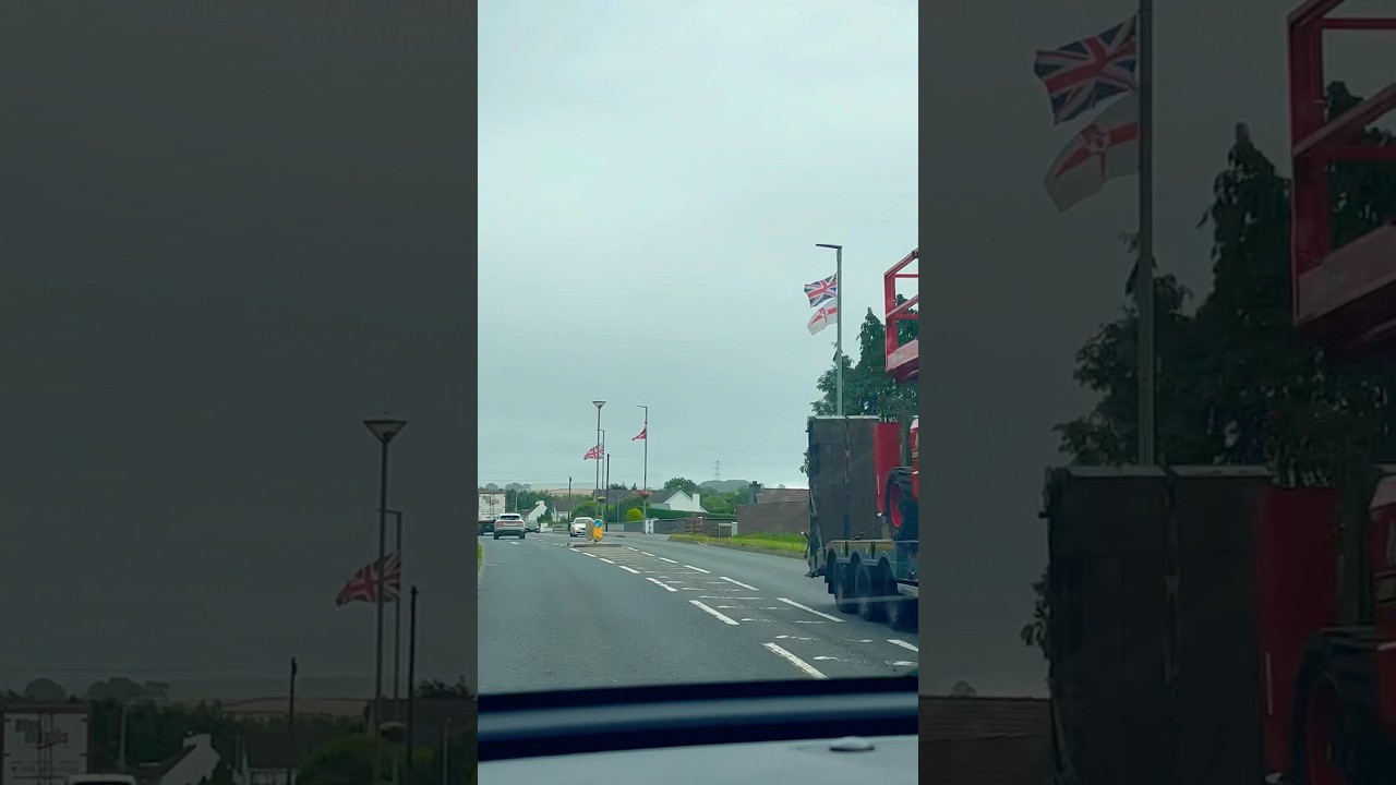 Driving into Derry🇬🇧🇮🇪A City of History & Flags 
