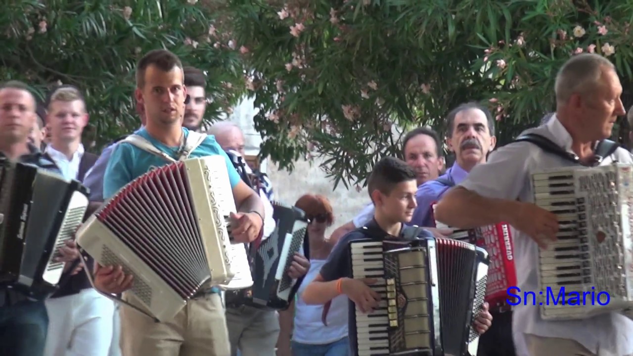 ŽMINJ HARMONIKE ZAD KAŠTELA 8.7.2017.