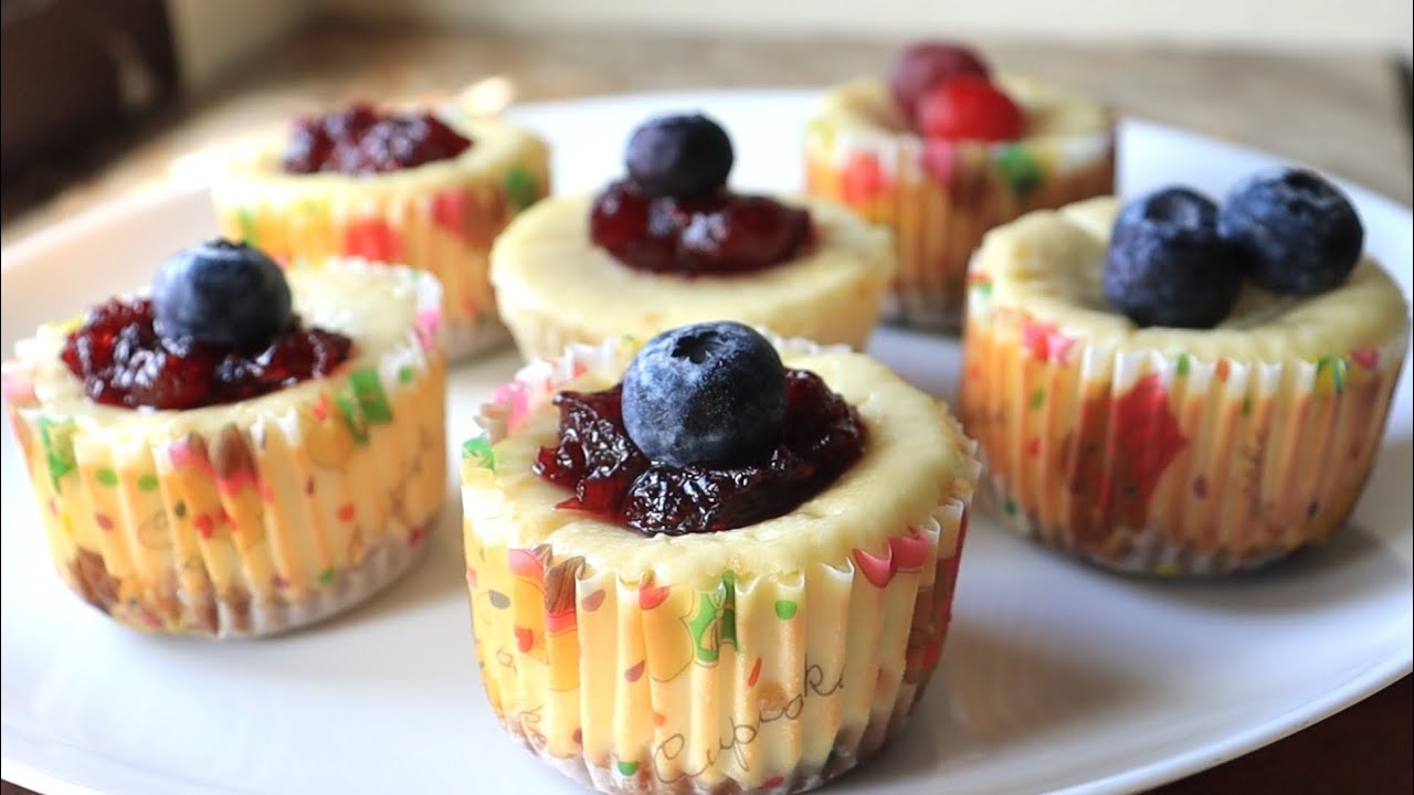 Easy mini cheesecakes recipe | baked mini cheesecakes