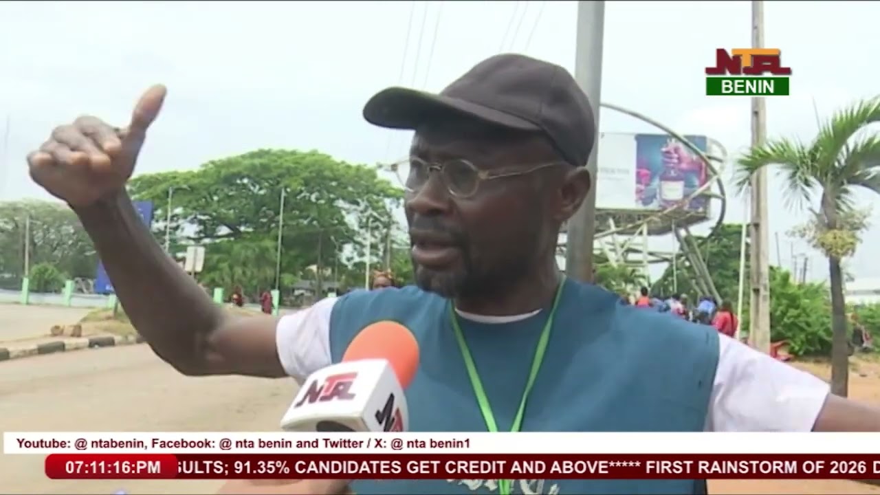 DANGERS OF ROAD SIDE TRADING ON MAJOR ROADS IN BENIN