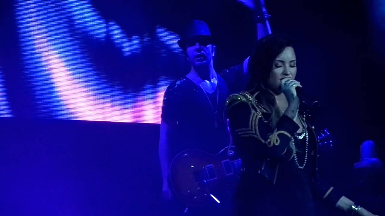 The Neon Lights Tour Arena Monterrey 17.5.14 Demi Lovato Unbroken /The Neon Lights