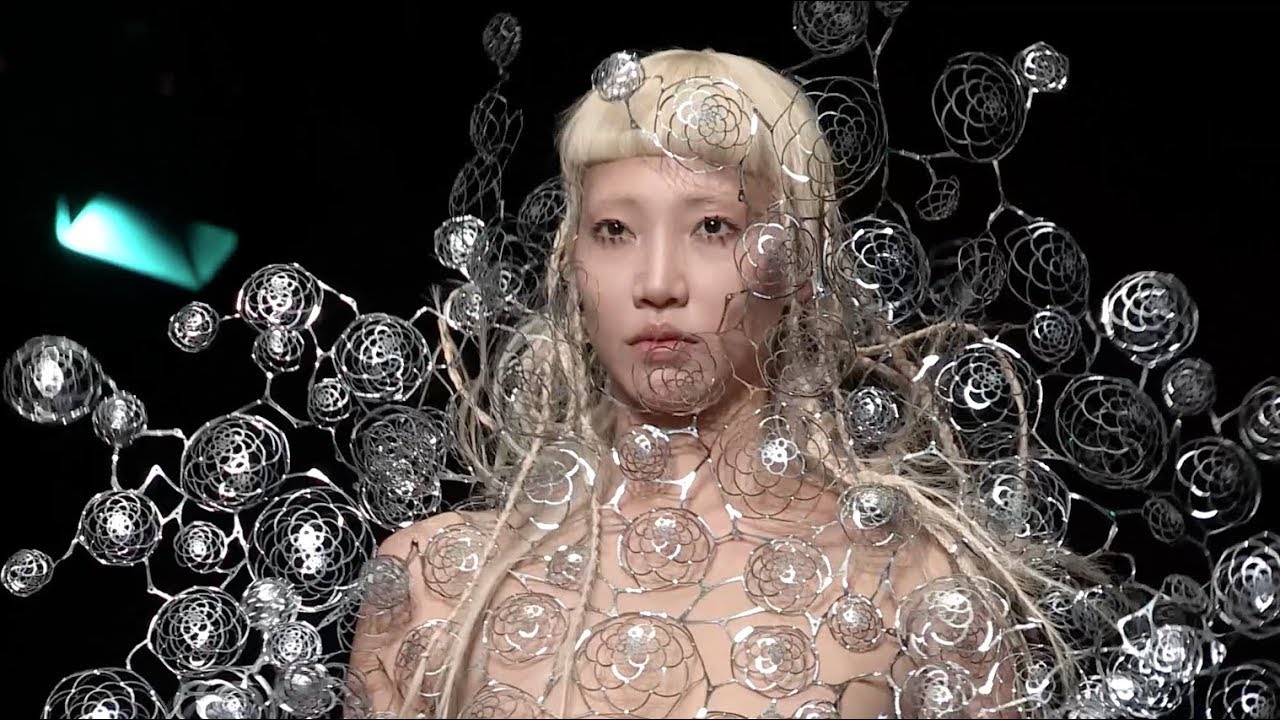Craft Gets High-Tech at Iris van Herpen Couture Fall 2017