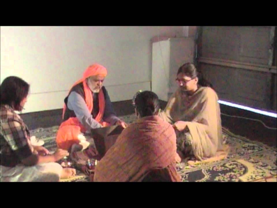 Vedic Dainik Yajn by Pundit Guru Datt Ji.wmv