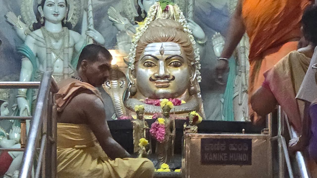 महाराष्ट्र आणि कर्नाटकच्या सीमेवर गोकर्ण, धारेश्वर, गुणवन्तेश्वर, शेज्जेश्वर आणि मुरुडेश्वर