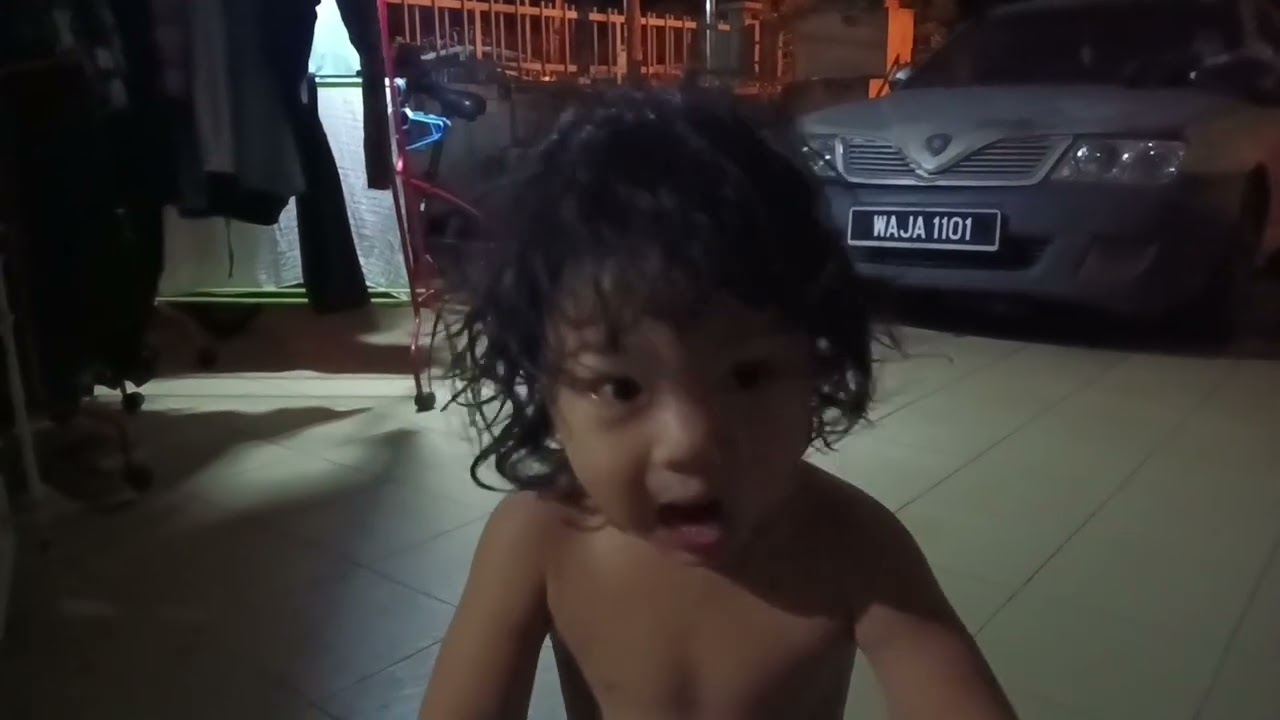 Kerenah Comel Baby Twin