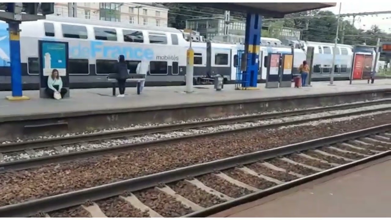 Spot en gare de Saint Cyr Transilien N (Regio2N uniquement)