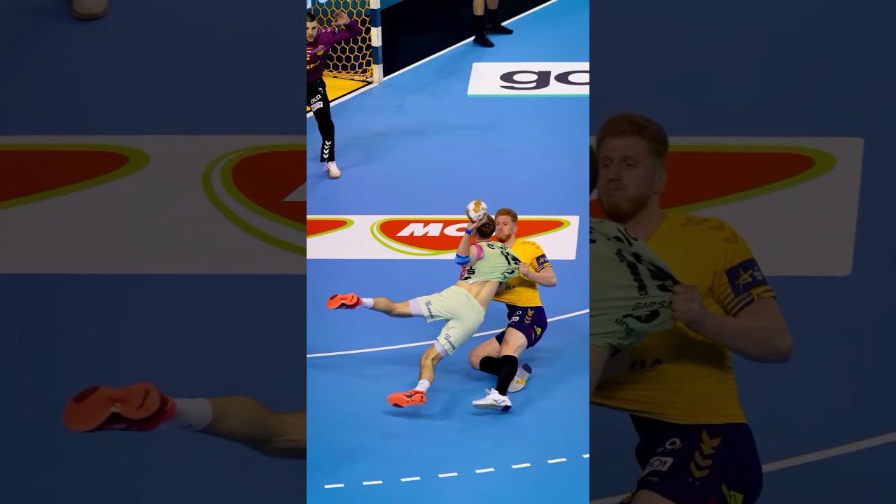 1️⃣🆚1️⃣ MADNESS 😱 #h&aring;ndbold #handball #ehfcl #clm