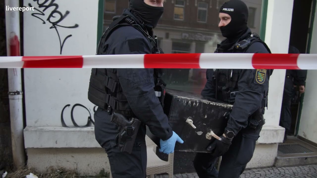 Razzia im Leipziger   Eisenbahnstra&szlig;e ist am Donnerstag von der Kriminalpolizei durchsucht worden.