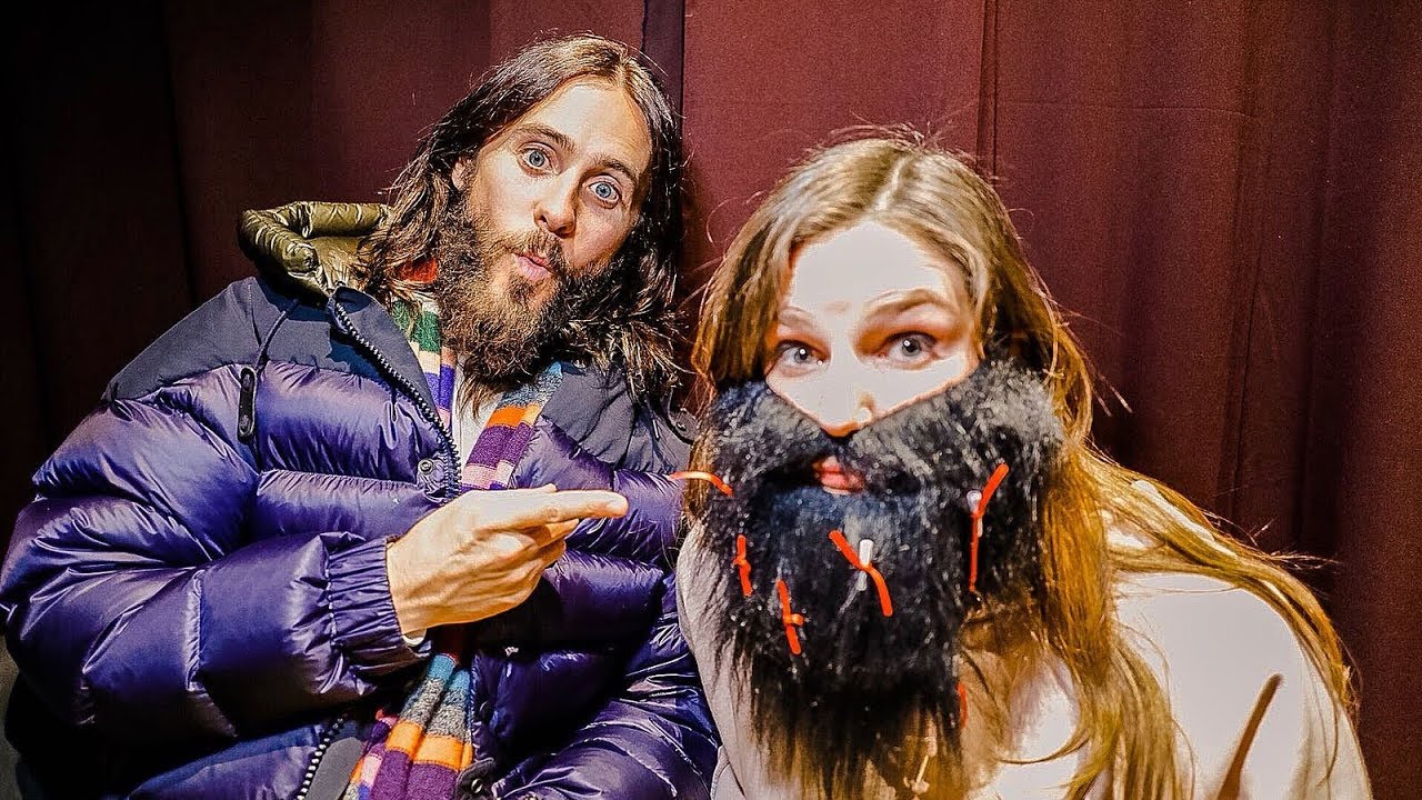 Marie interviewt Jared Leto... met een baard aan!