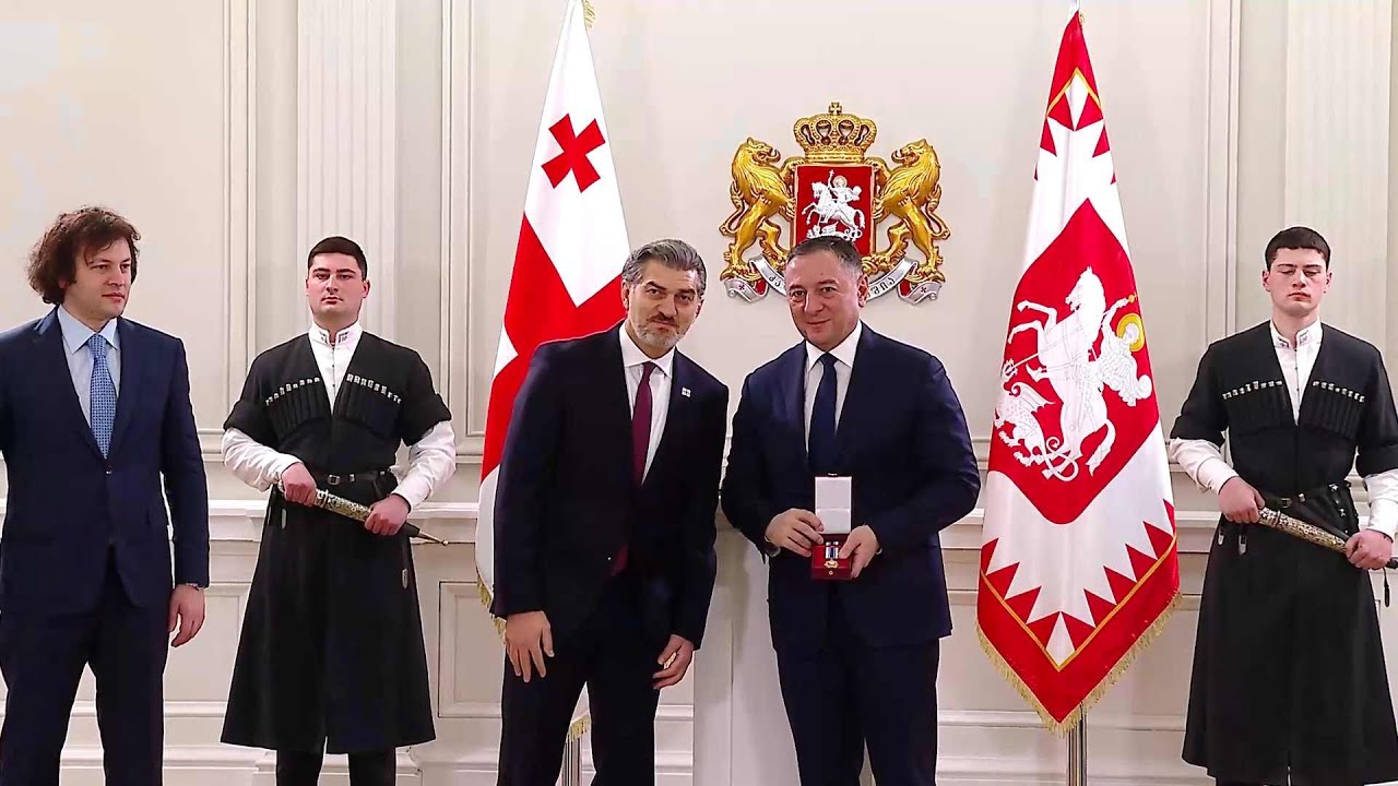პრეზიდენტმა ვახტანგ გომელაური და პოლიციის სხვა ხელმძღვანელი პირები ღირსების ორდენებით დააჯილდოვა