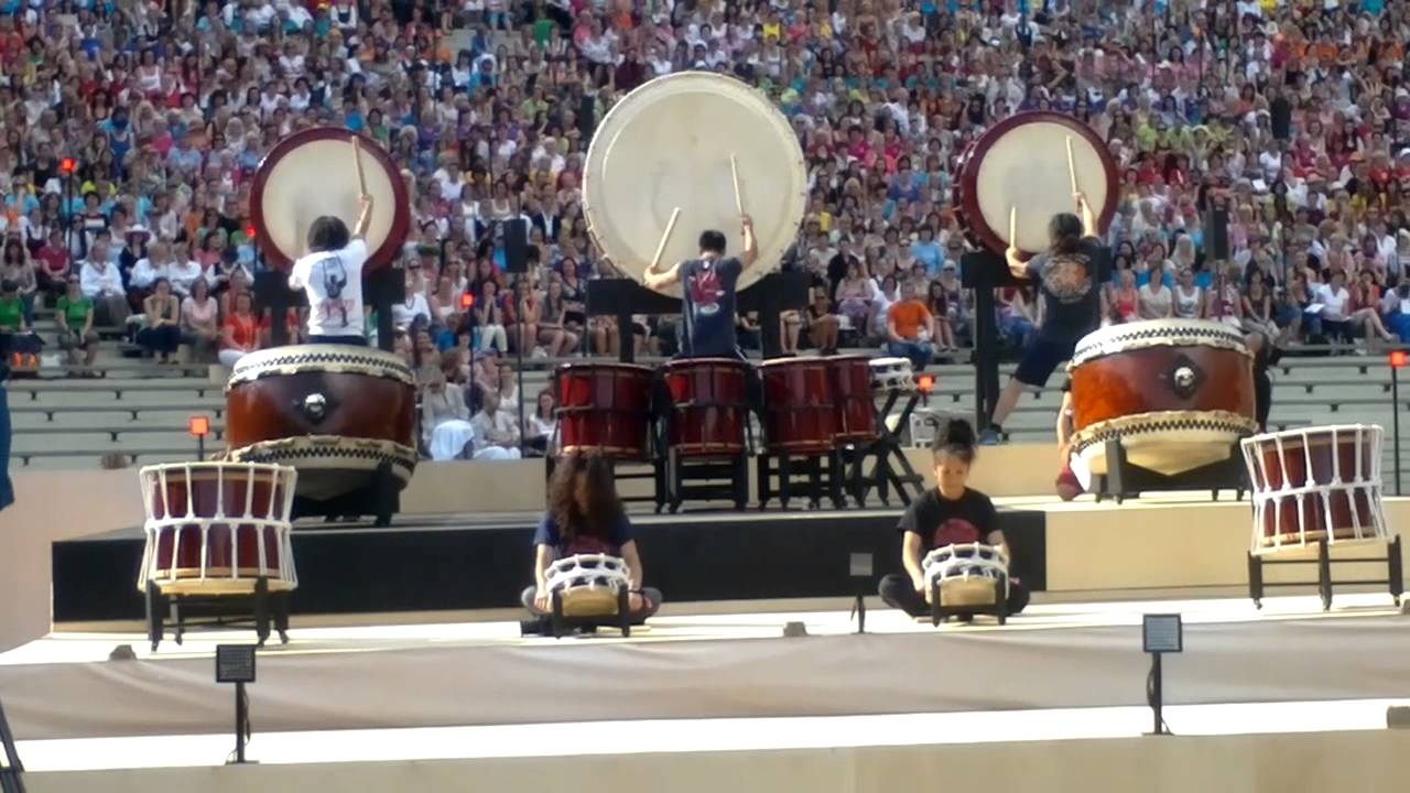 Wadaiko Yamato taiko drummers group live