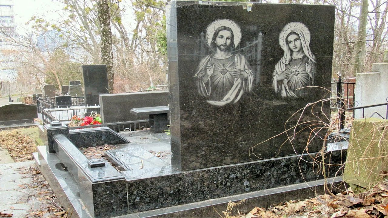 БАЙКОВЕ КЛАДОВИЩЕ ЦЕНТРАЛЬНА АЛЕЯ ЦЕРКВА ВОЗНЕСІННЯ ДІЛЯНКА НЕДАВНІХ ПОХОВАНЬ