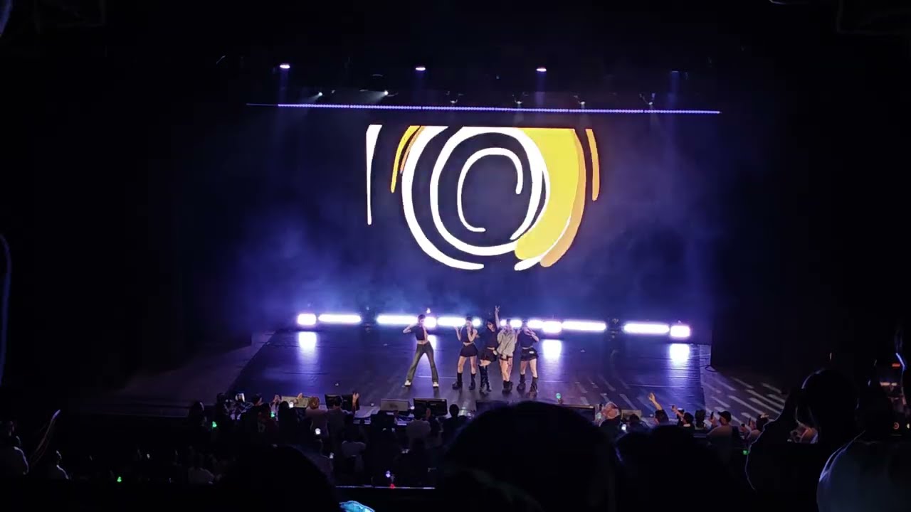 Fromis_9 - Cheese in Oakland 2025