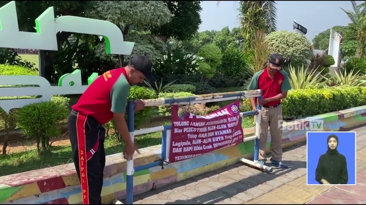 SATPOL P3KP PASANG PERINGATAN LARANGAN BERJUALAN DI ALUN-ALUN