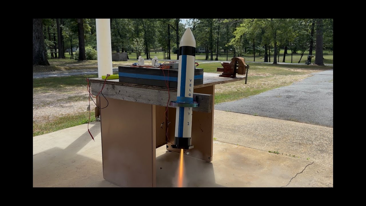 This Rocket Steers Itself (It actually works)