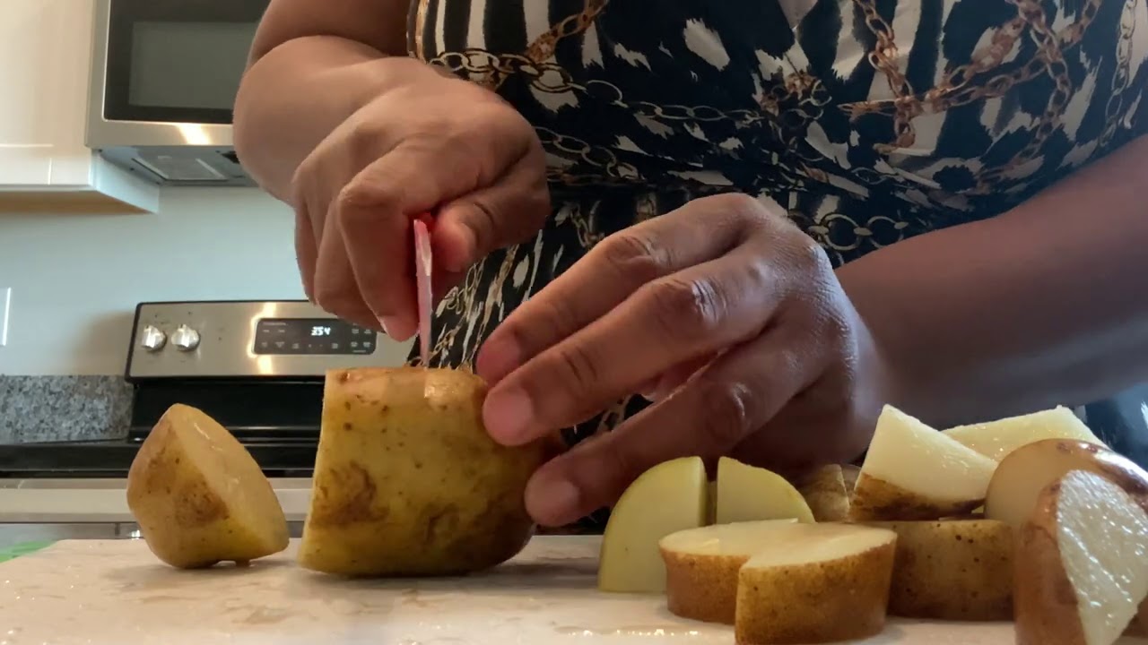 HOW TO COOK A POT ROAST WITH CARROTS 🥕 AND POTATOES 🥔 TAMPA FL STYLE 😋😋😋