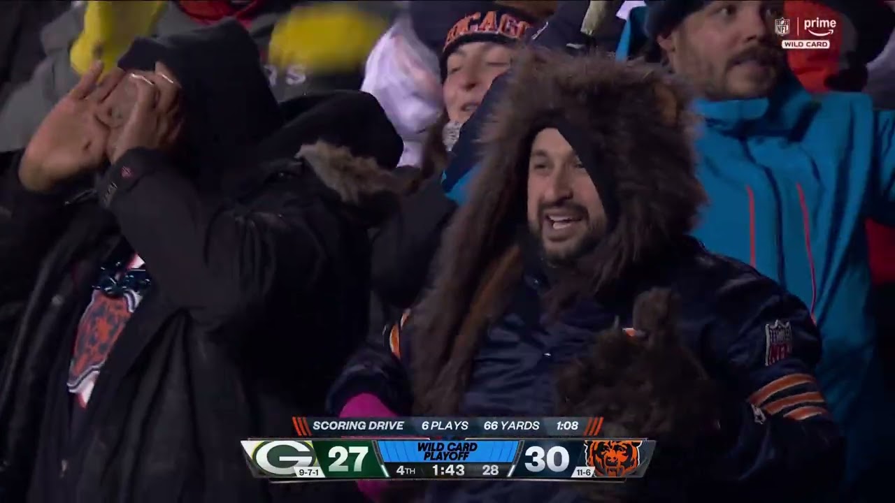 Caleb Williams to DJ Moore, the game-winning touchdown Bears beat the Packers in the wildcard game