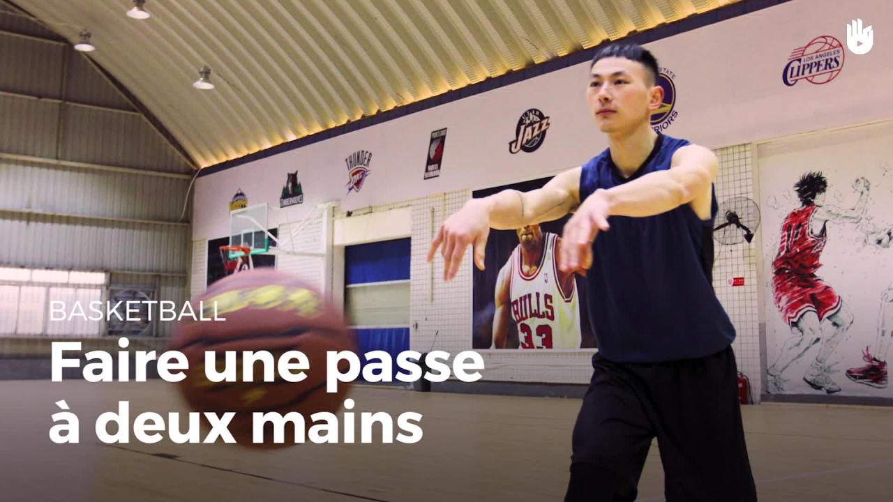 Faire une passe à deux mains | Basketball