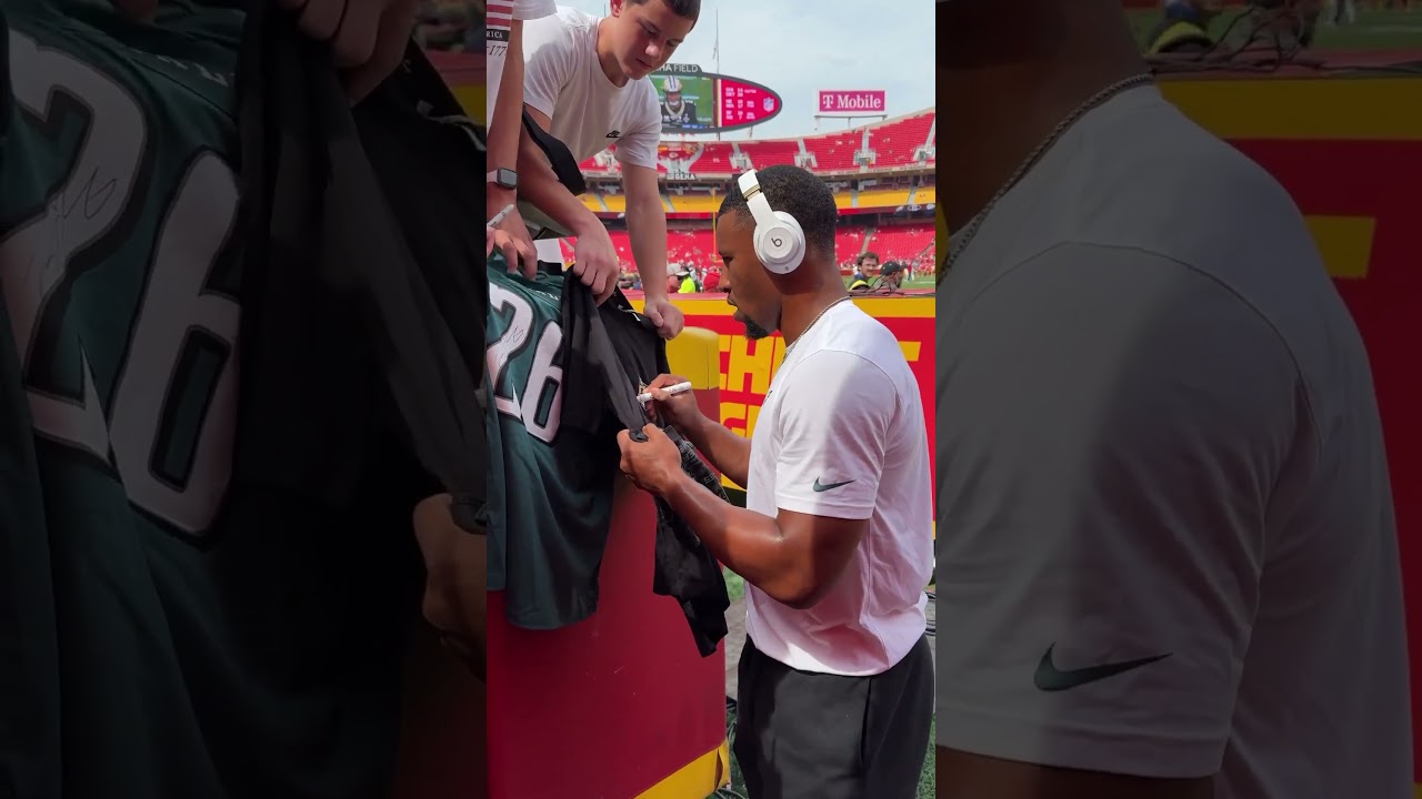Saquon Barkley signing lots of Autographs in KC Before Eagles Chiefs