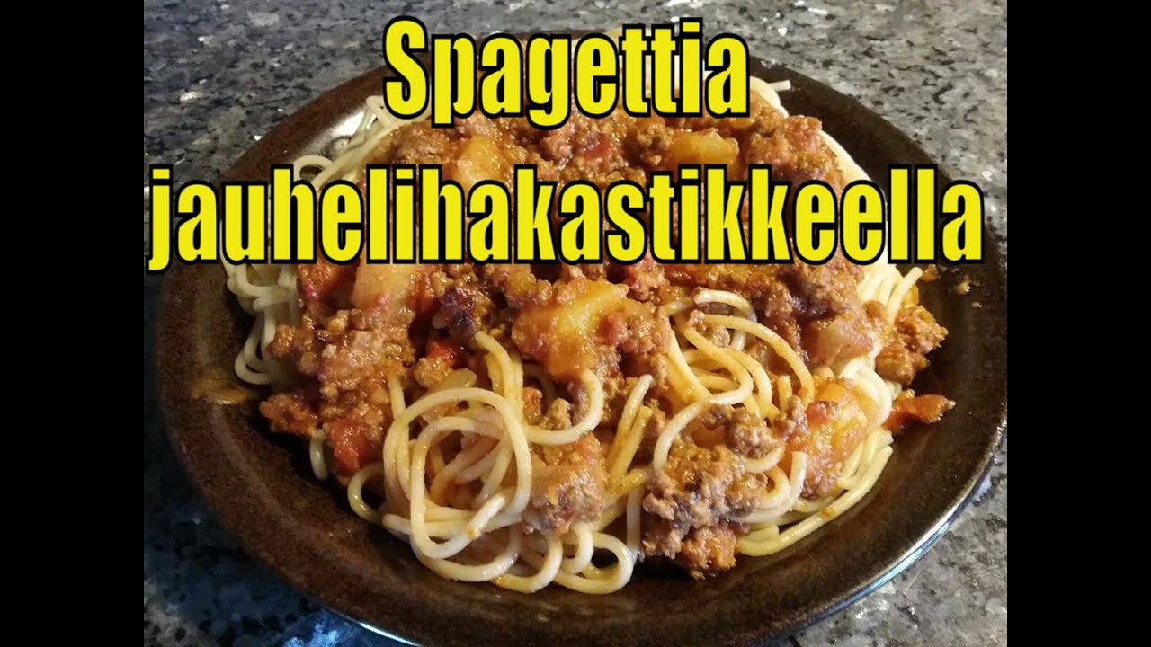 HELKAN KEITTIÖSSÄ: spagettia jauhelihakastikkeella
