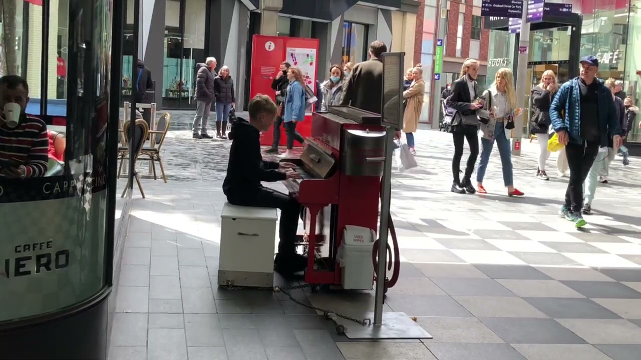 HE’S BACK! - How to attract a crowd playing 80s anthems!