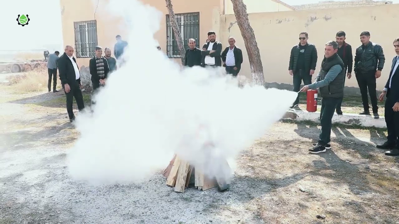 Yevlax təlim-tədris mərkəzində keçirilən mexanizator təlimindən