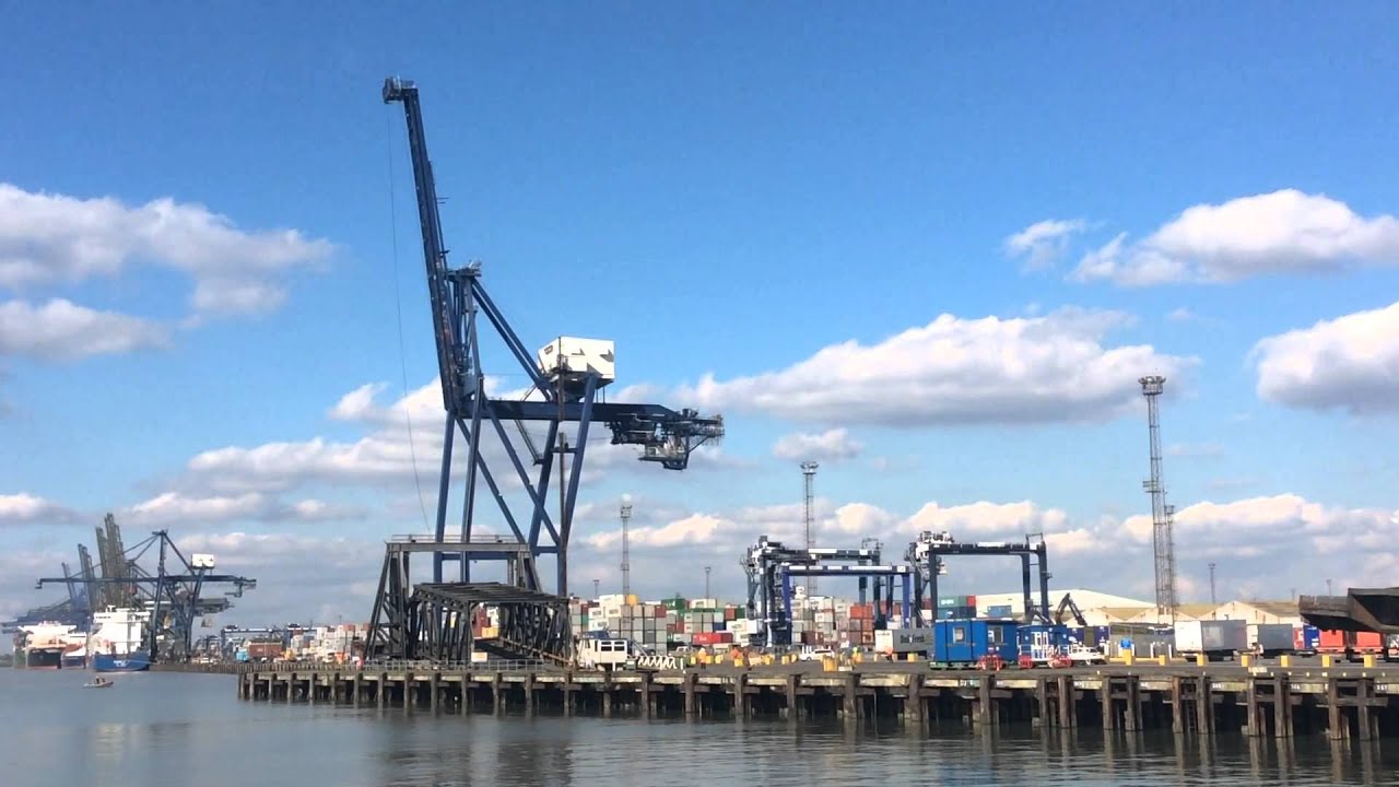 Quay crane controlled collapse