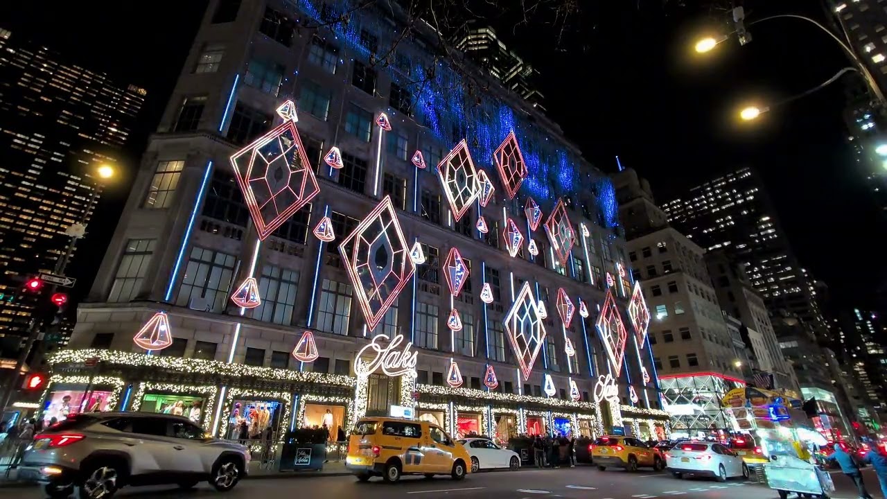 New York City / Saks 5th Avenue Christmas Lights Show / 2025