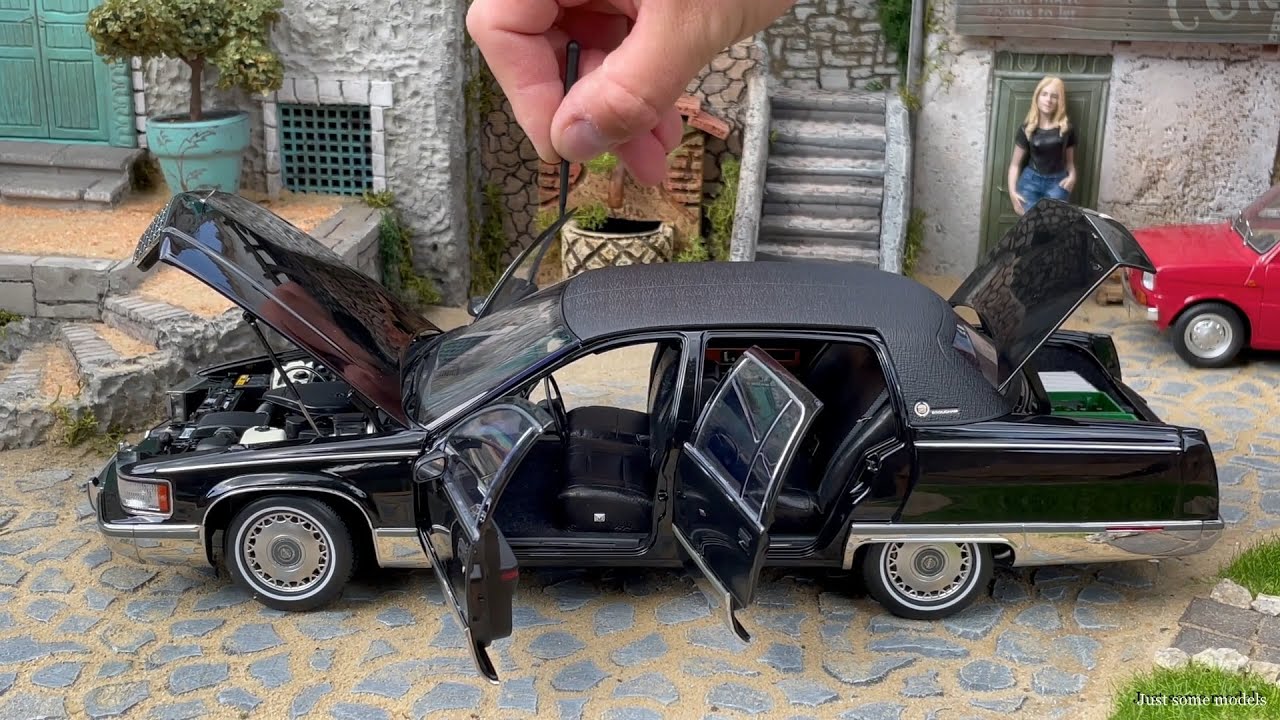 1:18 Cadillac Fleetwood Brougham '93, black - Xiaoguang Model [Unboxing]