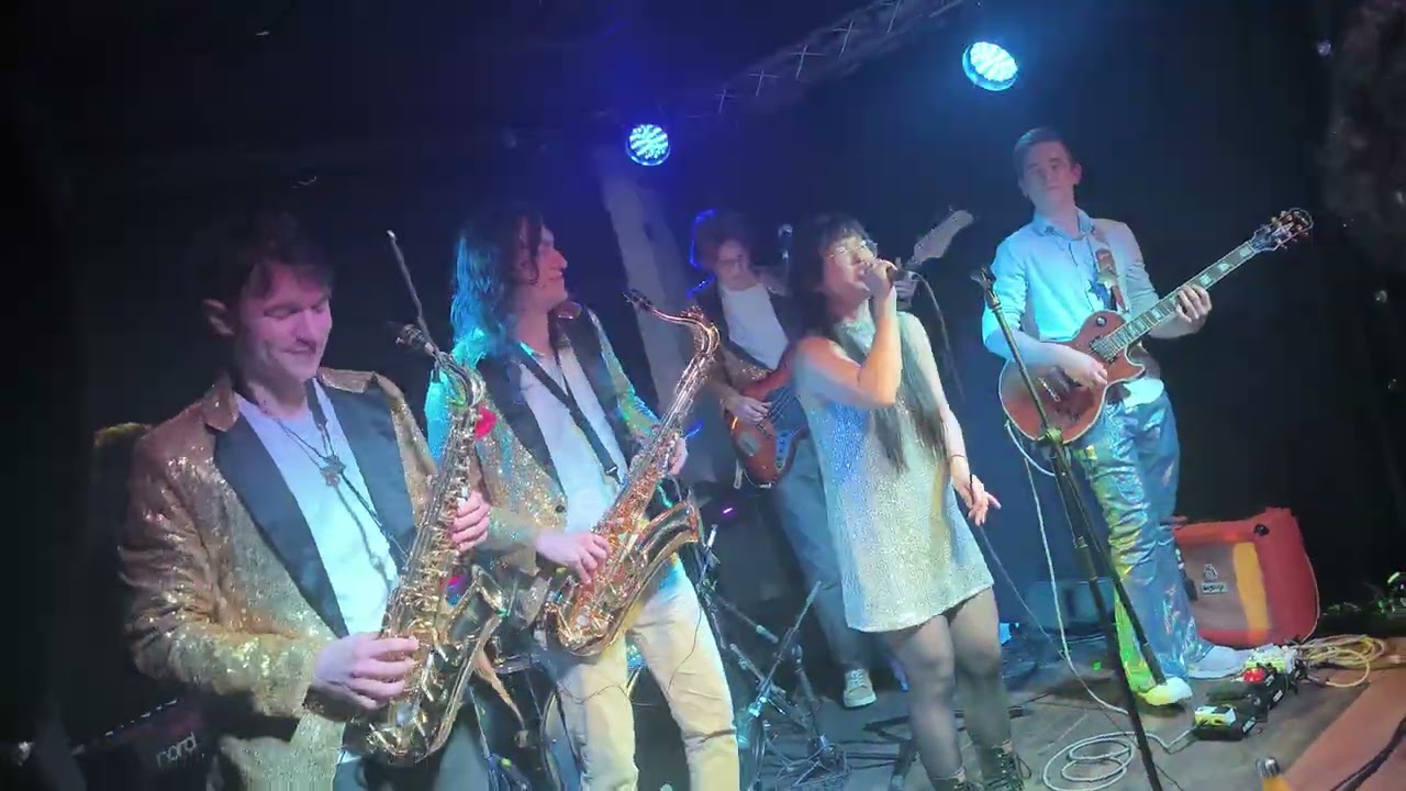 VID 20260218 222136  MAGGY & The ZOUZOUS