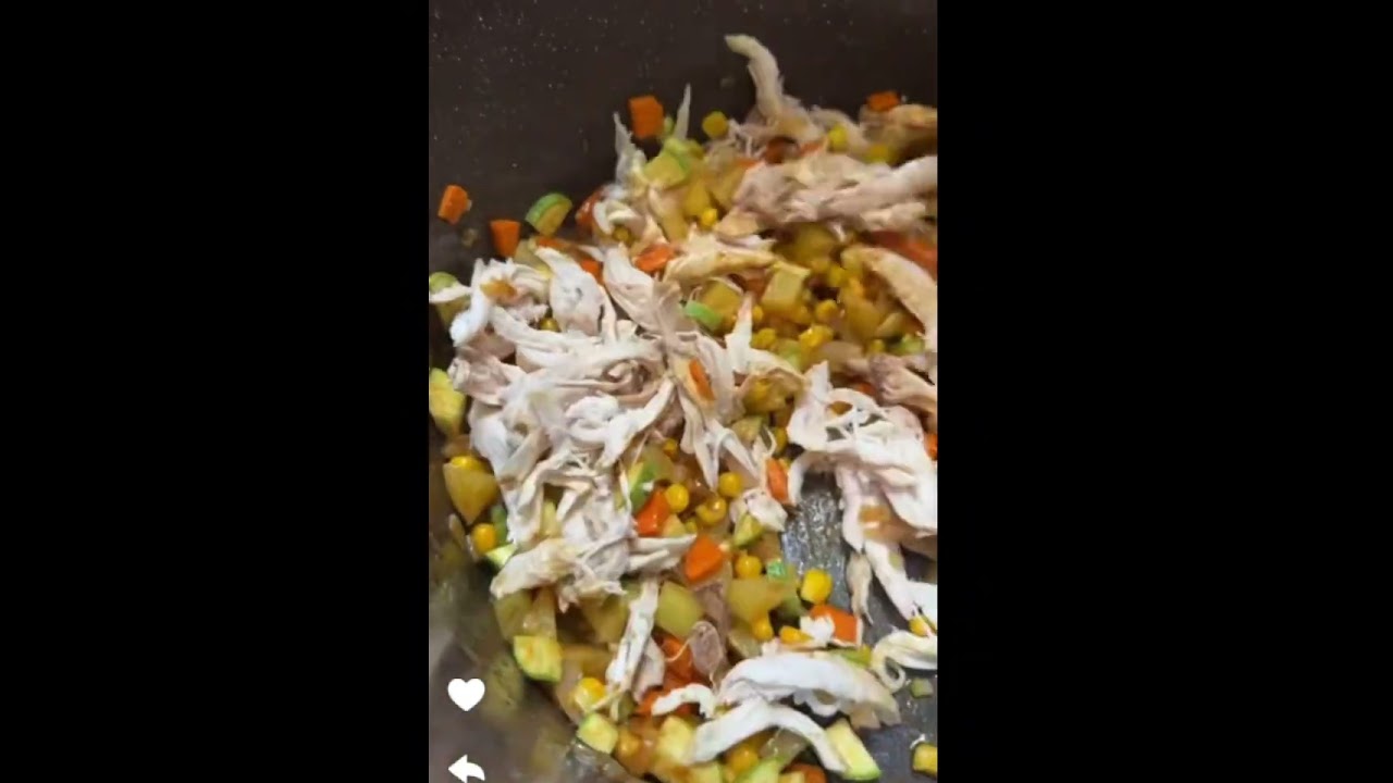 شوربة الشيف فطامي الدجاج بالخضرة والكويكر والعدس الأسود 