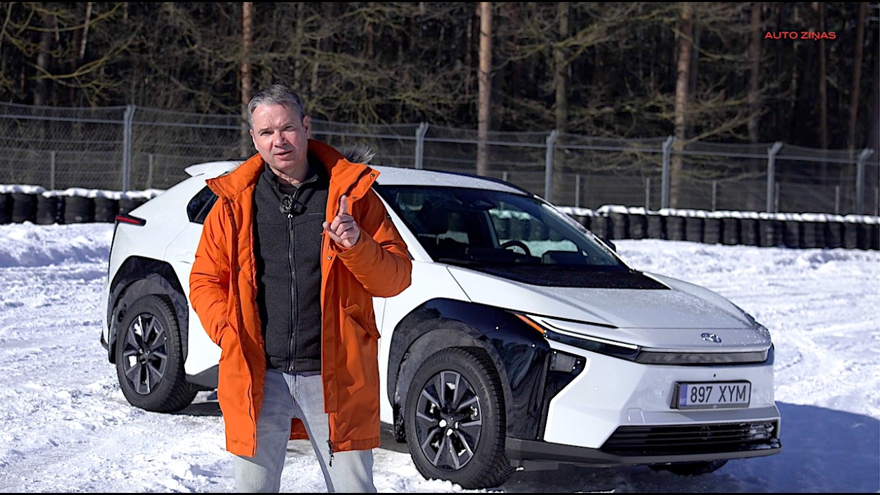 Ar jaunāko  Toyota bZ4x uzveicām Latvijas ziemu