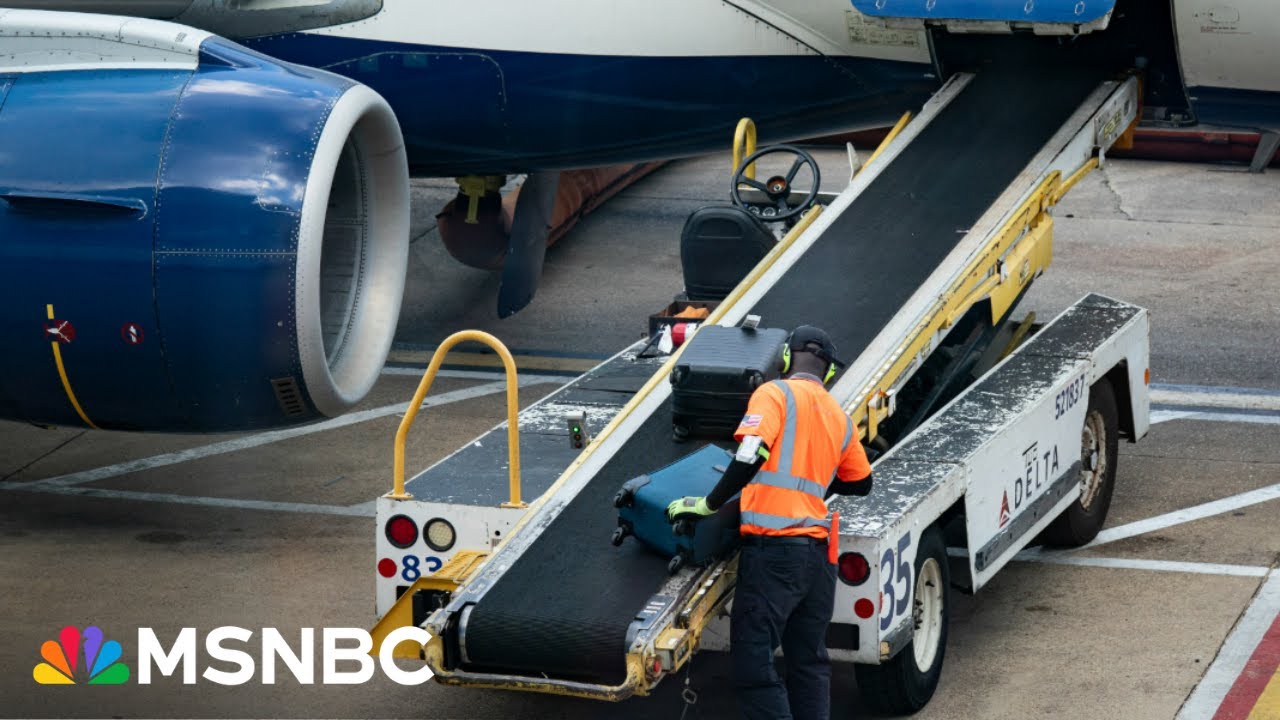‘Morale is really low’: TSA employee on the government shutdown’s impact on federal workers