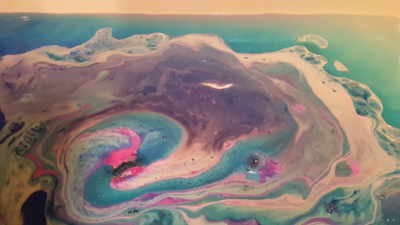LUSH Intergalactic Bath Bomb