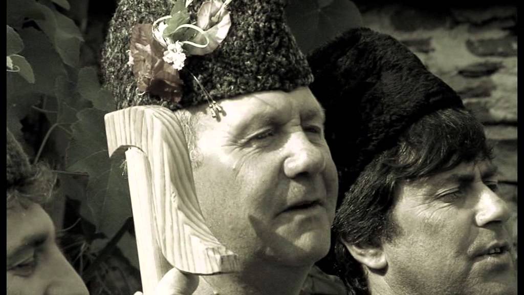 POVDIGNI SI MOME KRUPCHETO,Повдигни си моме кръпчето.