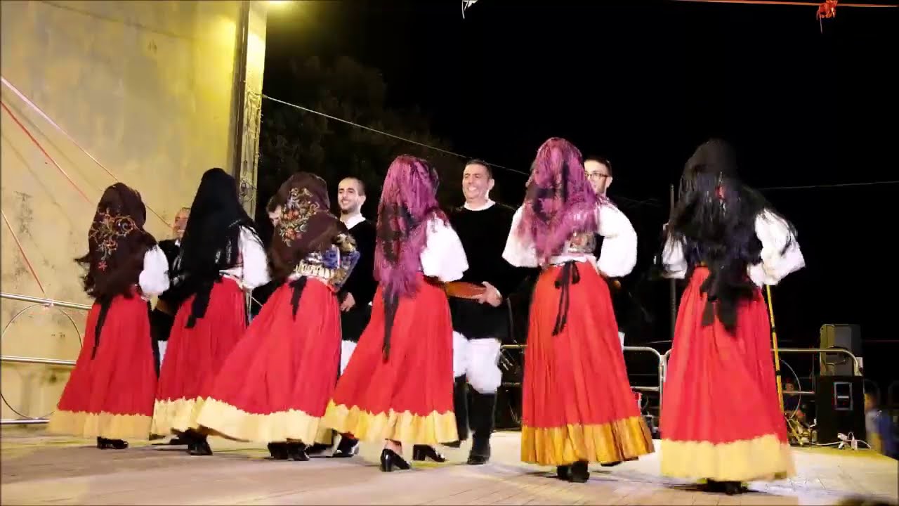Gr folk Ortueri & Luca Schirru sa danza