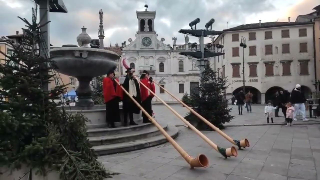Udine, ha ospitato l’Alphorn Concert, un concerto itinerante dedicato ai Corni delle Alpi