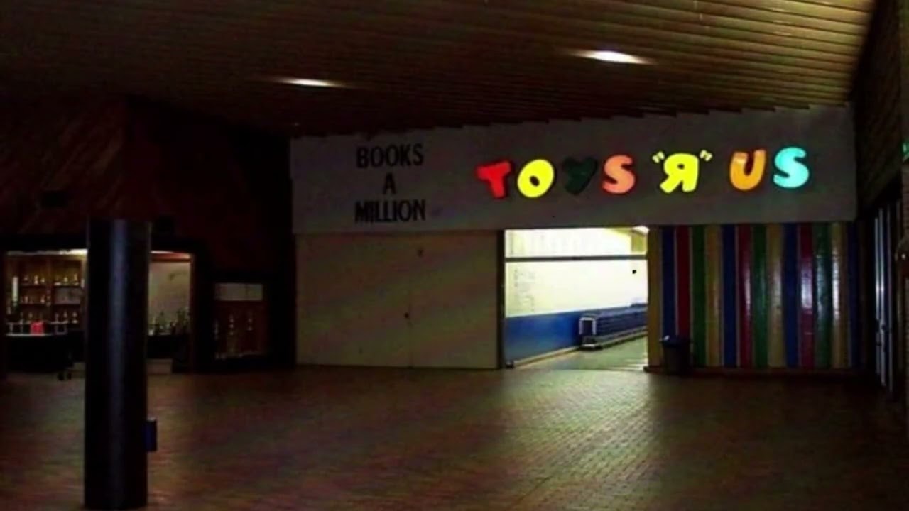Poppy Playtime - "It's Playtime" played at an abandoned Toys "R" Us
