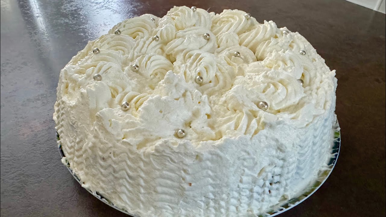 Am găsit această rețetă într-o revistă veche!! A ieșit o minune de Tort de mere cu frișcă!!