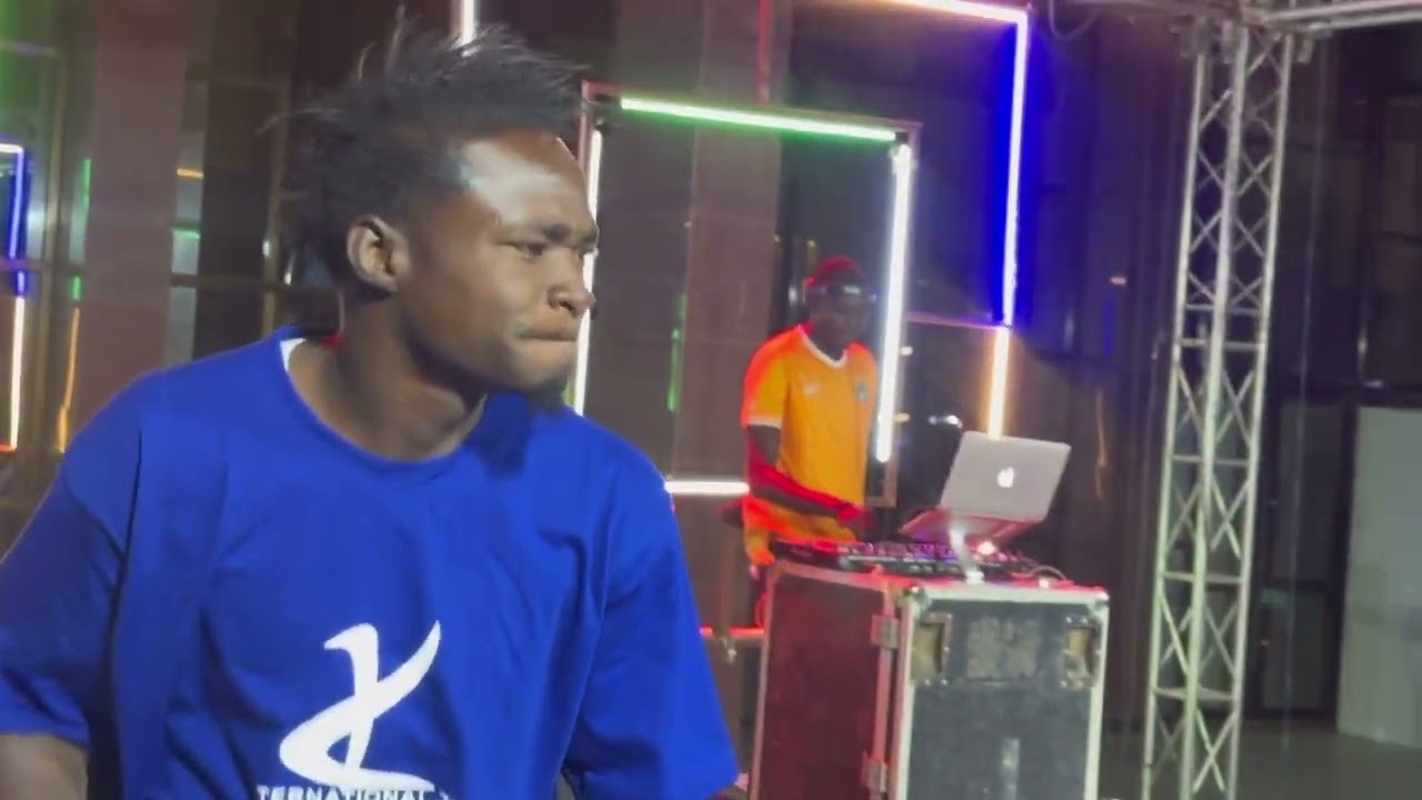 abderaman star avec kesta rap,,, au festival dary