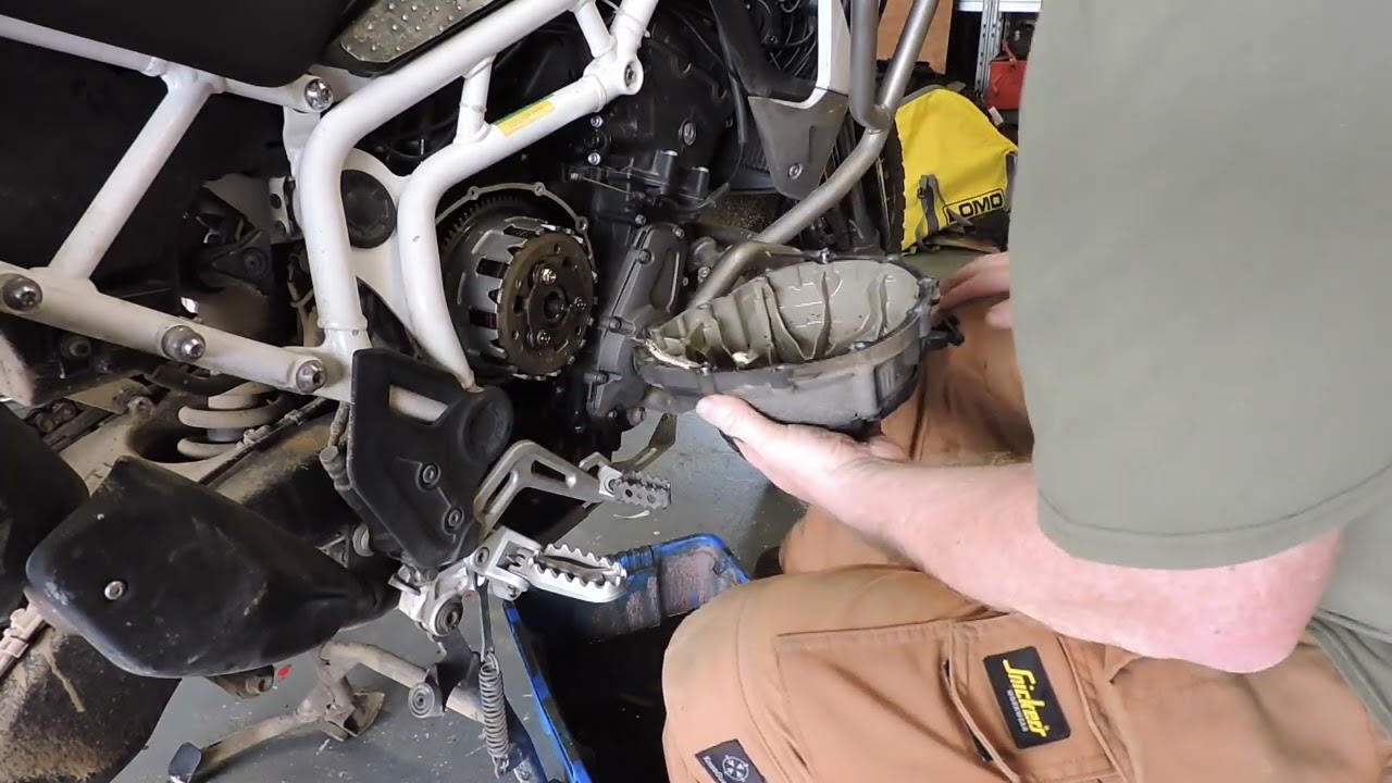 Removal of clutch pack on Triumph Tiger 900 Rally Pro