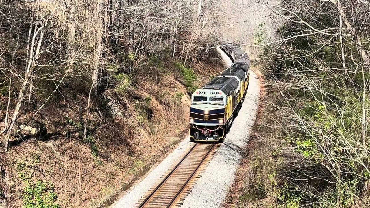 Chasing the CSX Santa Train￼￼